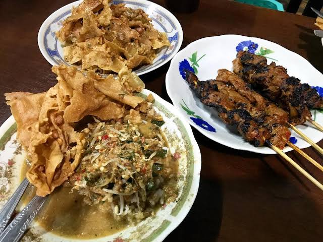Warung Malam Nasi pecel - Kuliner Malam Malang