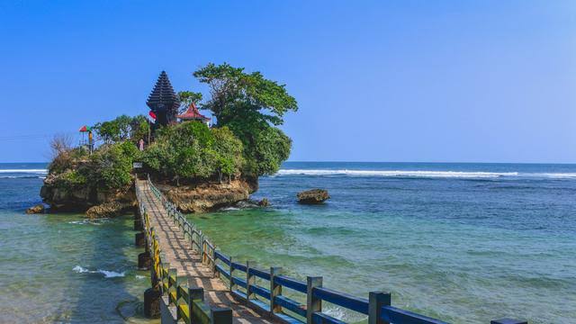 Pantai Balekambang - Wisata Alam di Malang