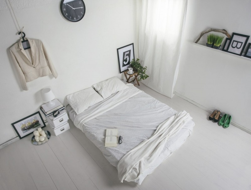 kamar tidur warna putih