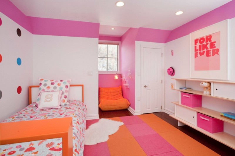 Kamar tidur Anak Perempuan Berwarna Pink dan Jingga