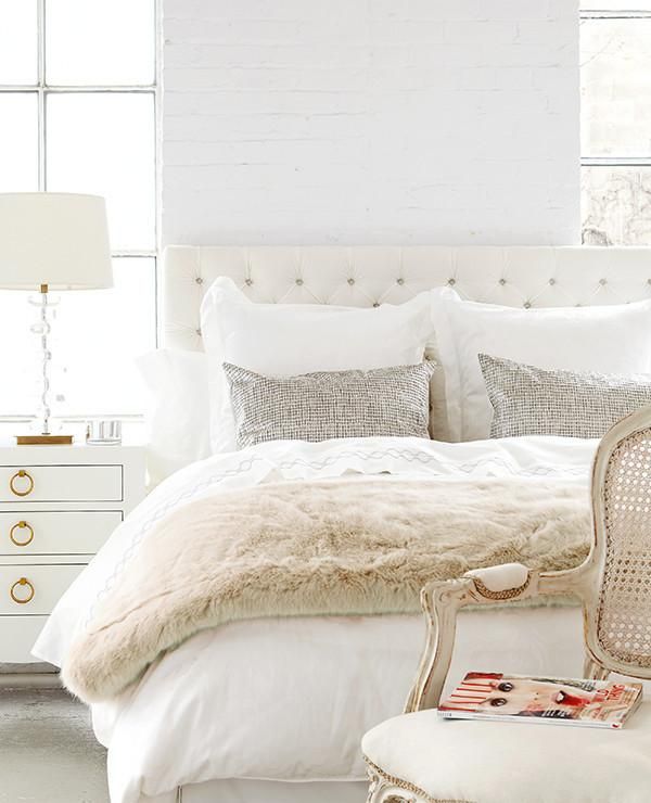 desain kamar tidur mewah glamor putih