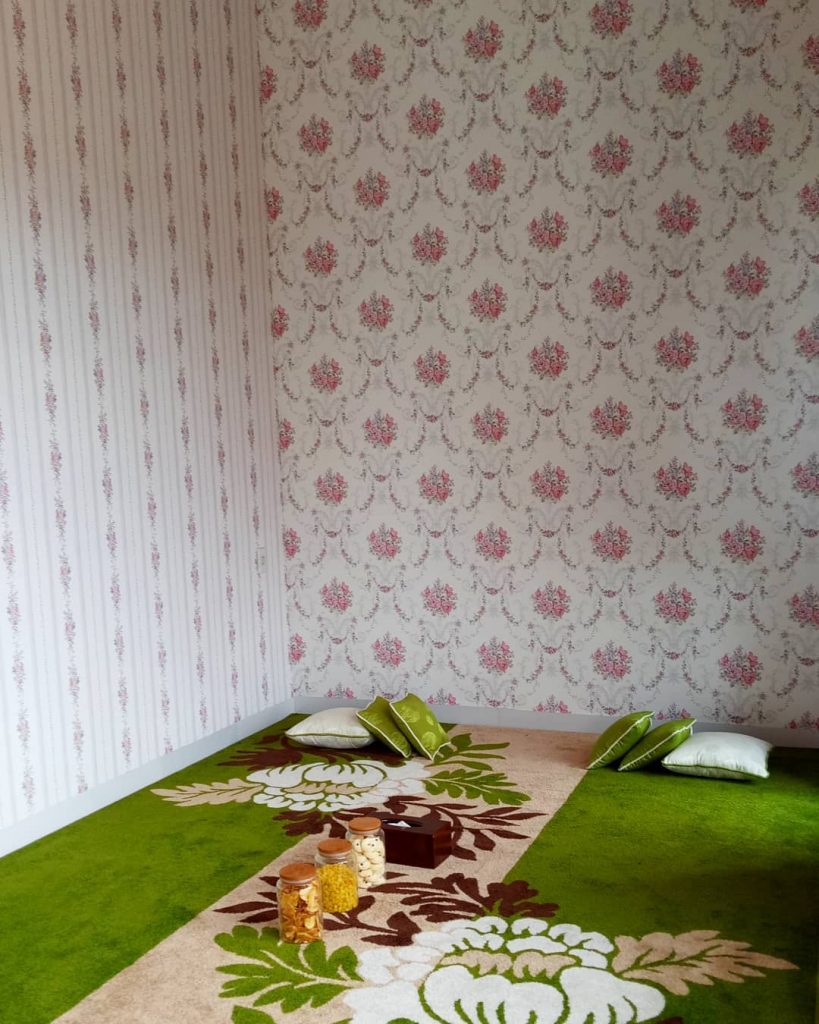 Wallpaper Motif Bunga Membuat Ruangan Semakin Cantik
