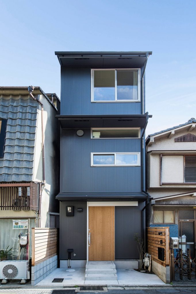 Desain Rumah Kecil 3 Lantai pada Lahan Sempit di Jepang